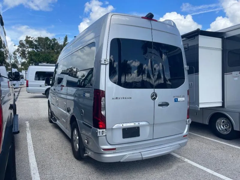 2020 Airstream INTERSTATE TOMMY BAHAMA - Photo 4
