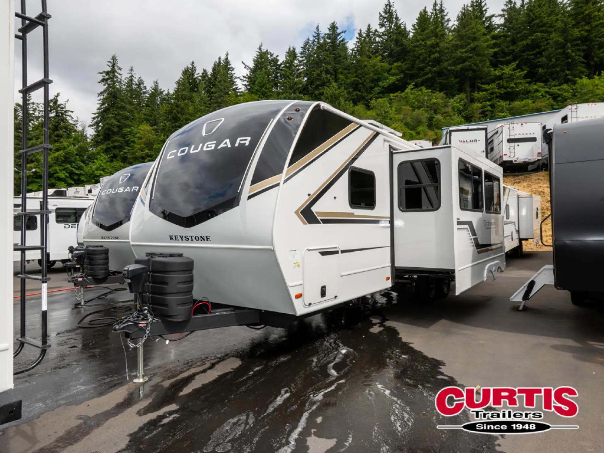 2026 Keystone Cougar Western Elevation 26LBWE dealer photo 1 from Curtis Trailers Inc Beaverton