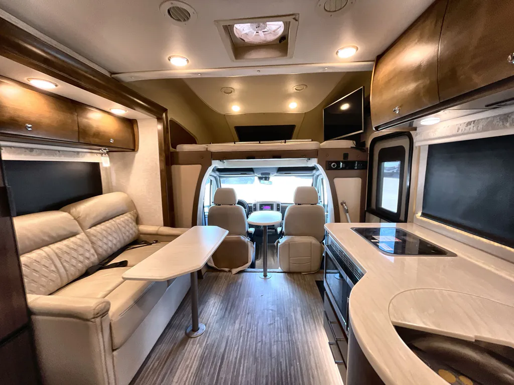 2017 Tiffin Wayfarer 24 QW, Photos photo 3