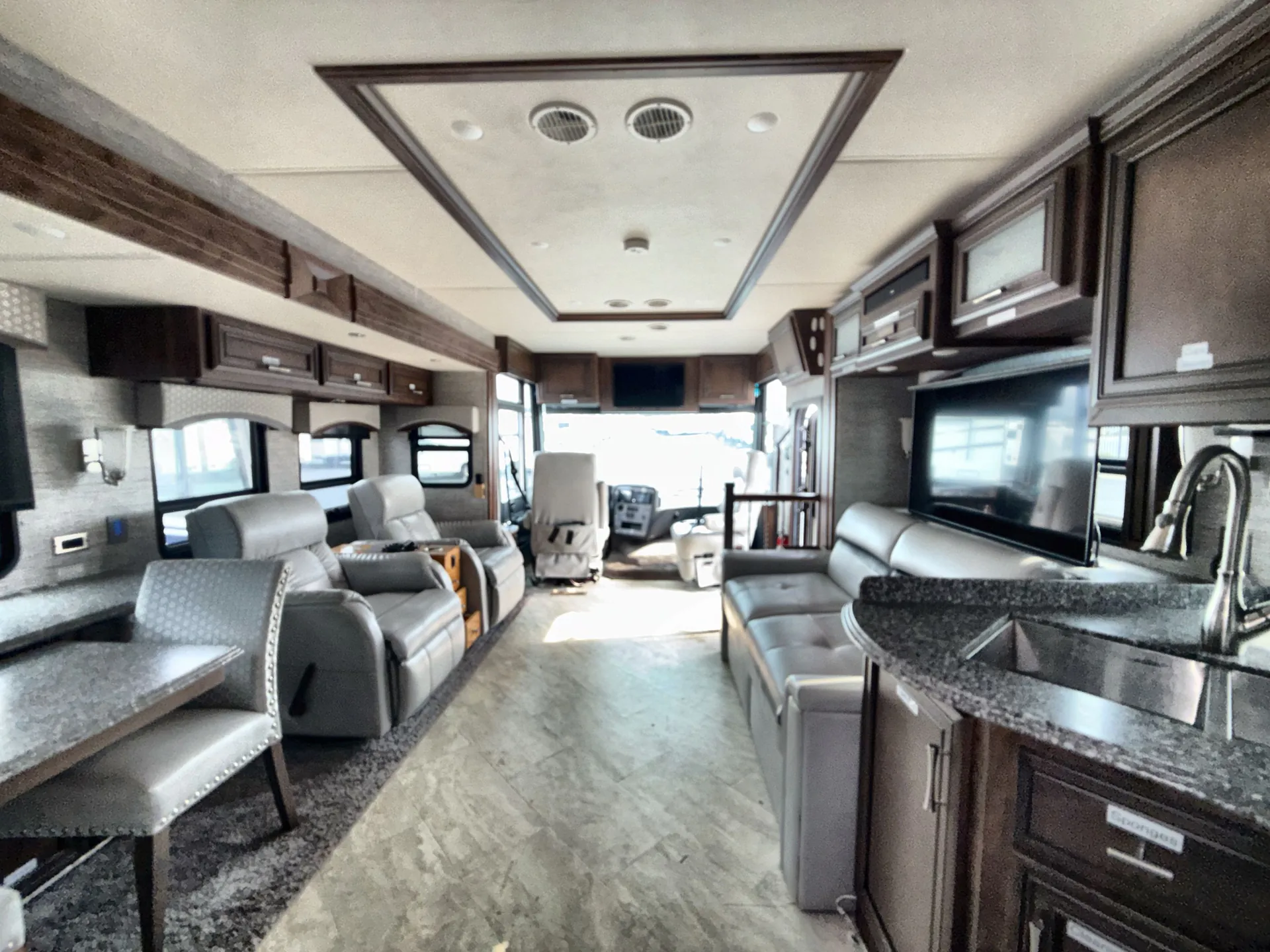 2019 Newmar Canyon Star 3722 — living area main
