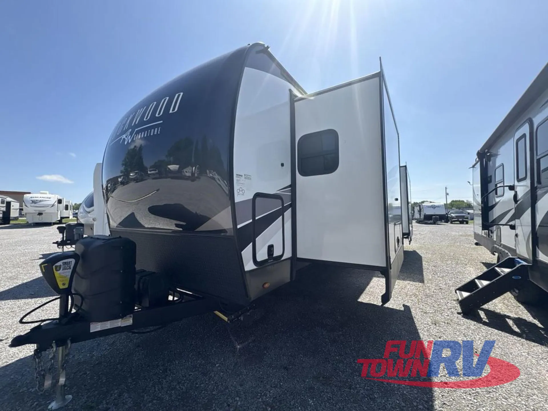 2023 Forest River Rockwood Signature 8332SB - Photo 3