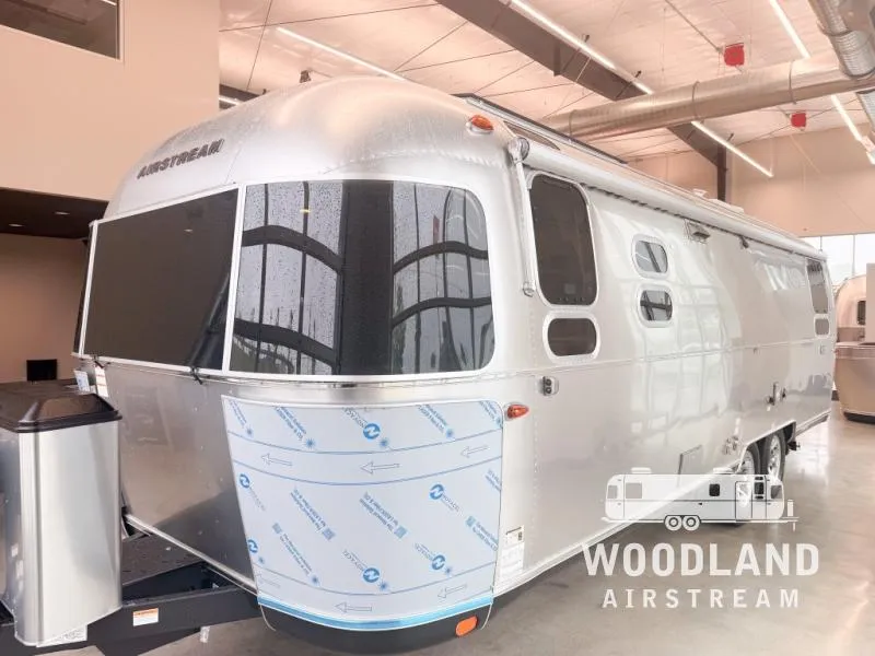 2026 Airstream Classic 28RB - Photo 4