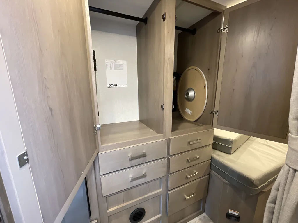 2026 Thor Motor Coach Axis 26.2, Photos photo 26