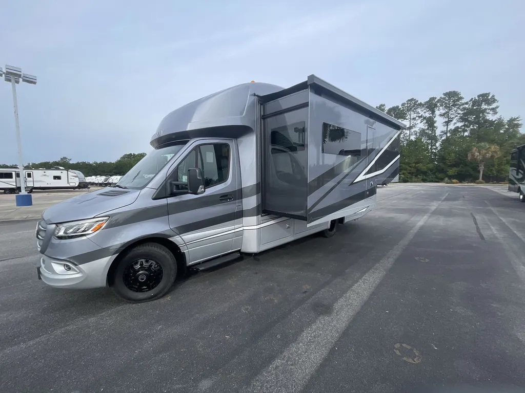 2027 Tiffin Wayfarer 25 PW, Photos photo 3