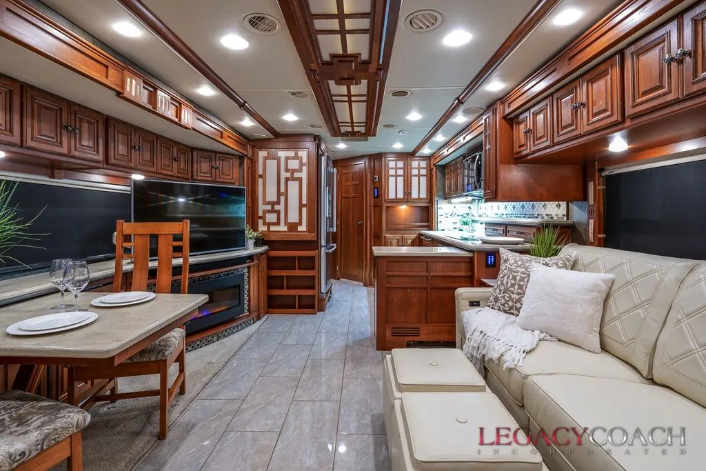 2016 Winnebago Tour 42HD - Quad Slide - BATH AND A HALF 42HD - Photo 4