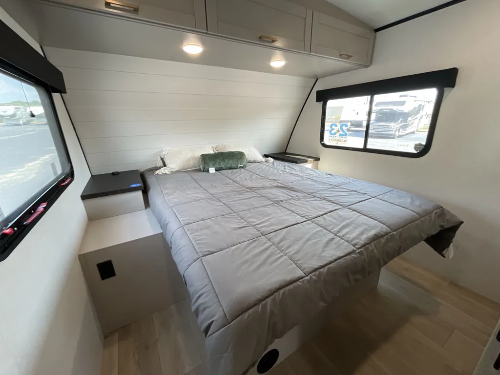 2027 Jayco Jay Feather 29BHB, Photos photo 15