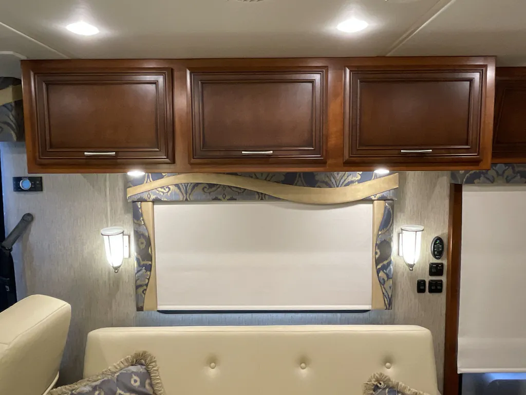 2016 Newmar Canyon Star 3921, Photos photo 13