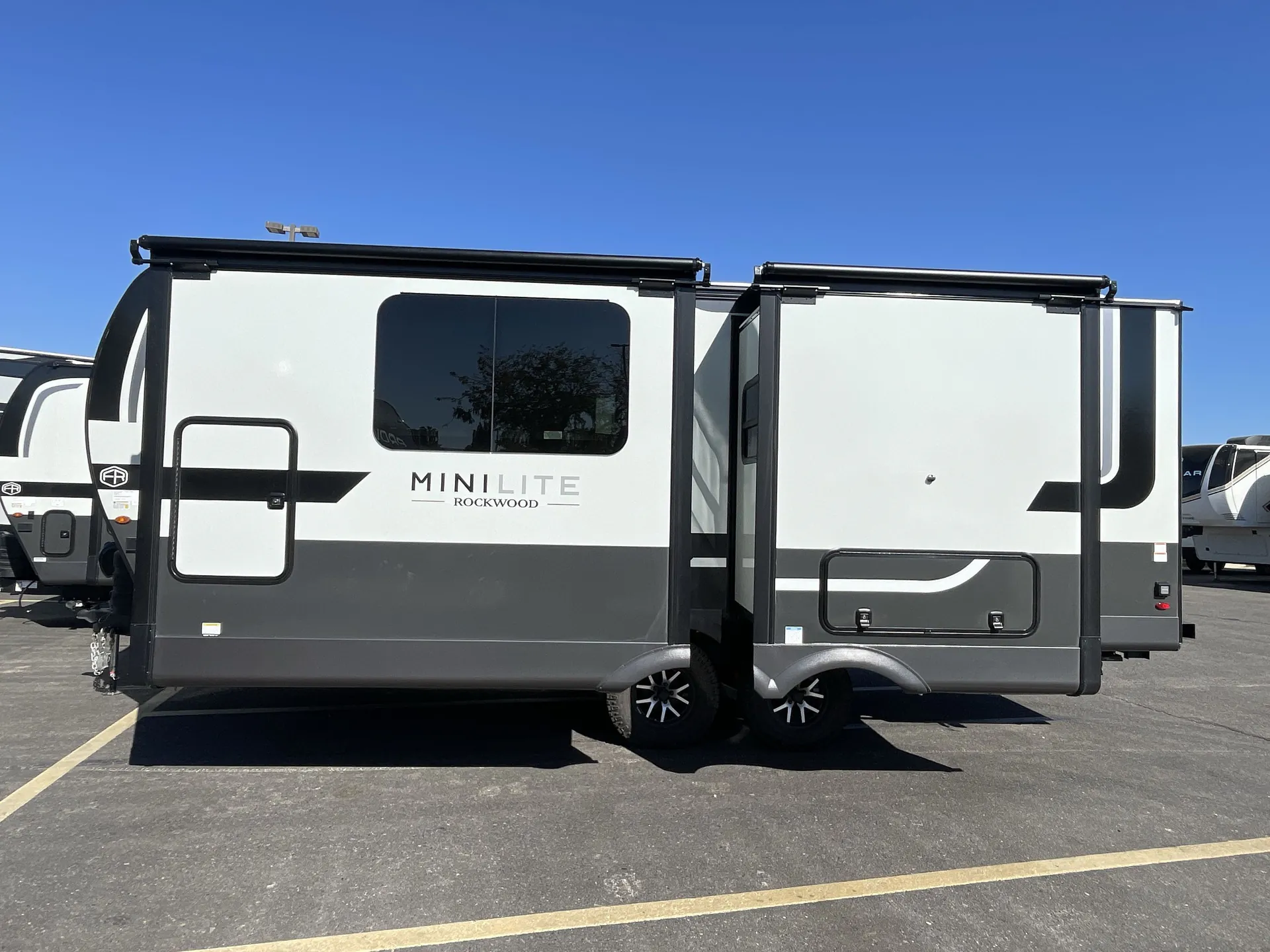 2027 Forest River Rockwood Mini Lite 2523MBR — off campside