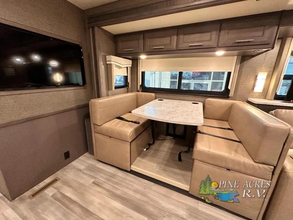 2022 Thor Motor Coach Challenger 35MQ, Photos photo 25