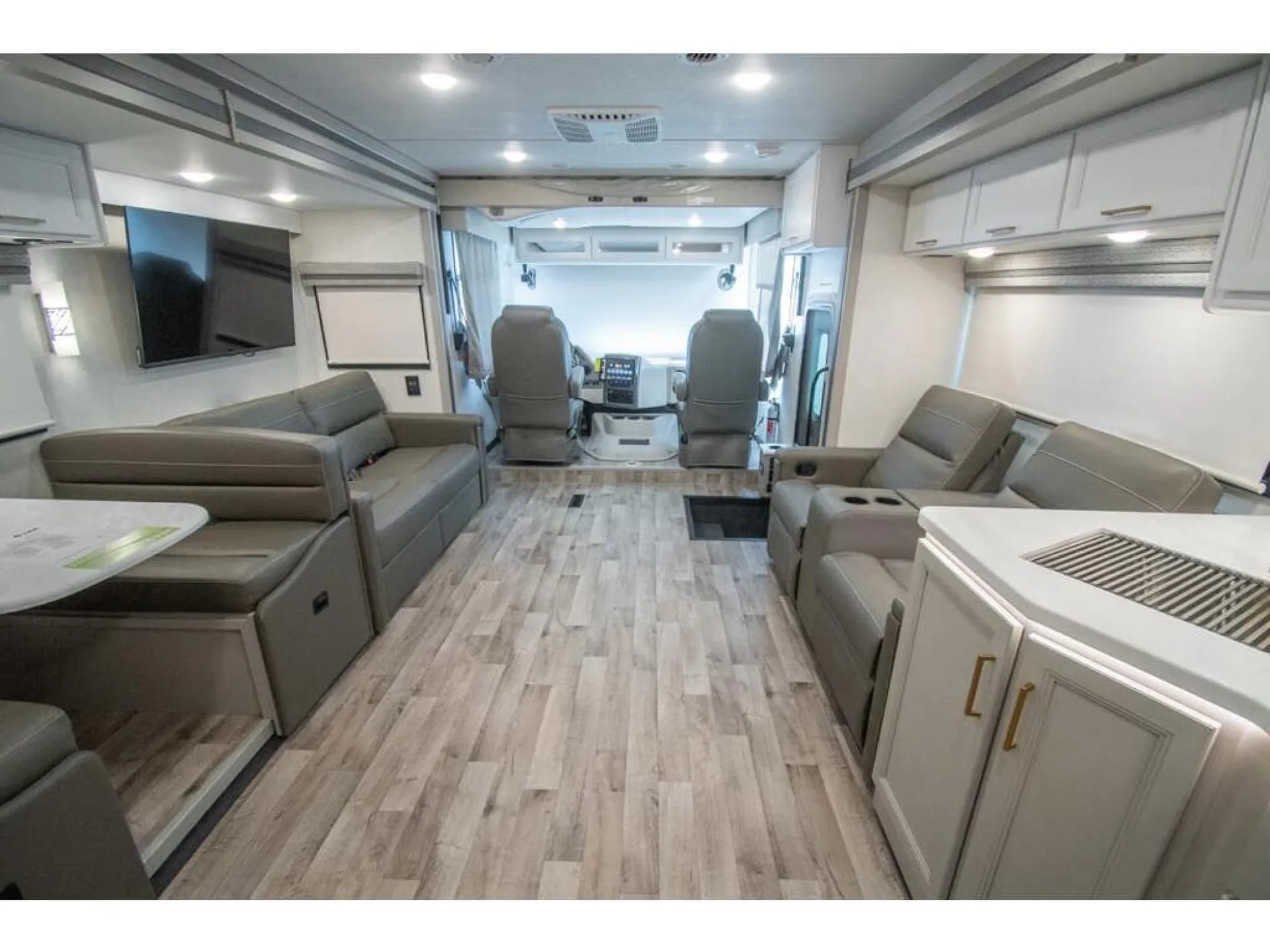 2026 Thor Motor Coach Hurricane 35R - Photo 3