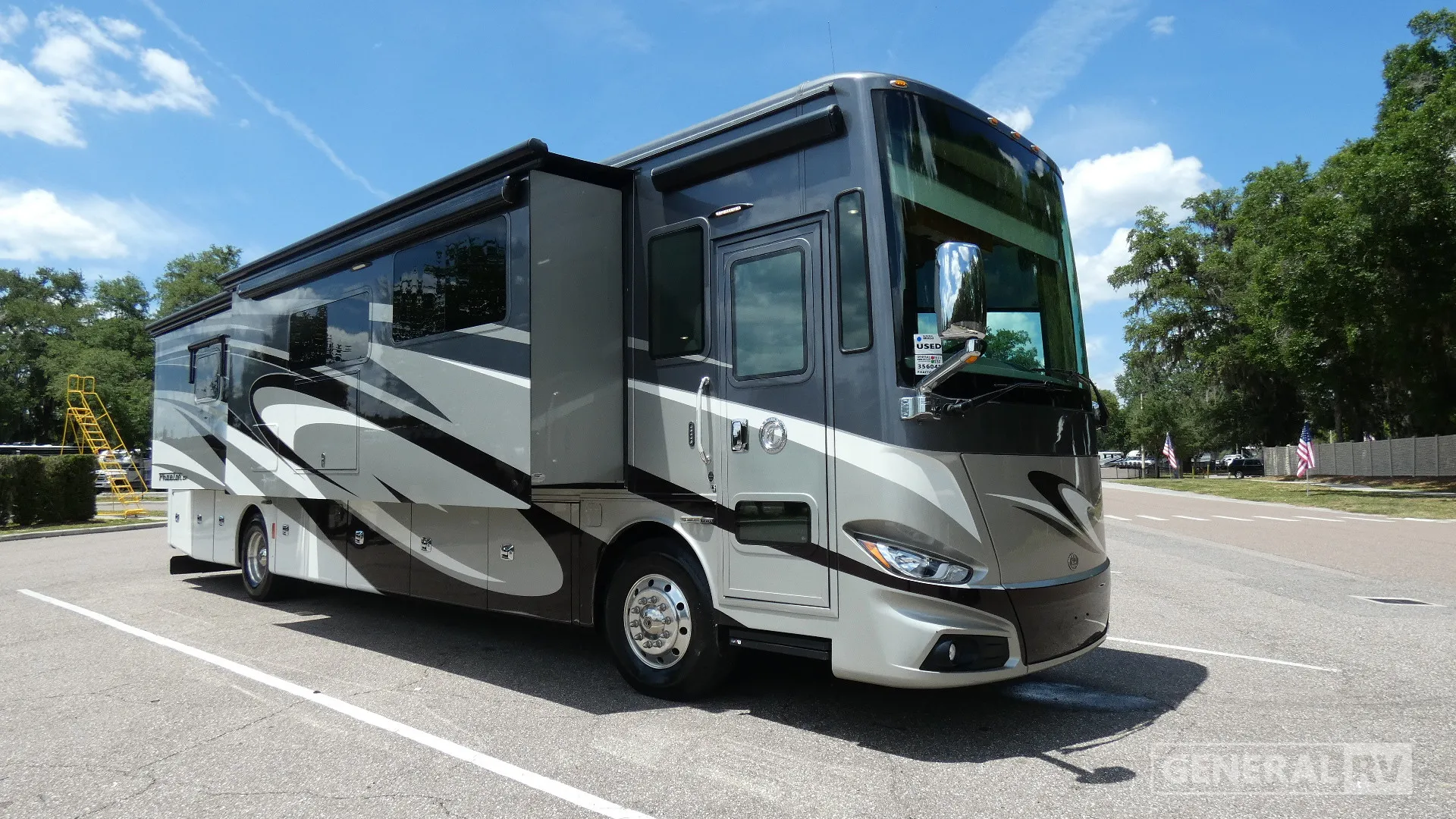 2018 Tiffin Phaeton 40 IH - Photo 2