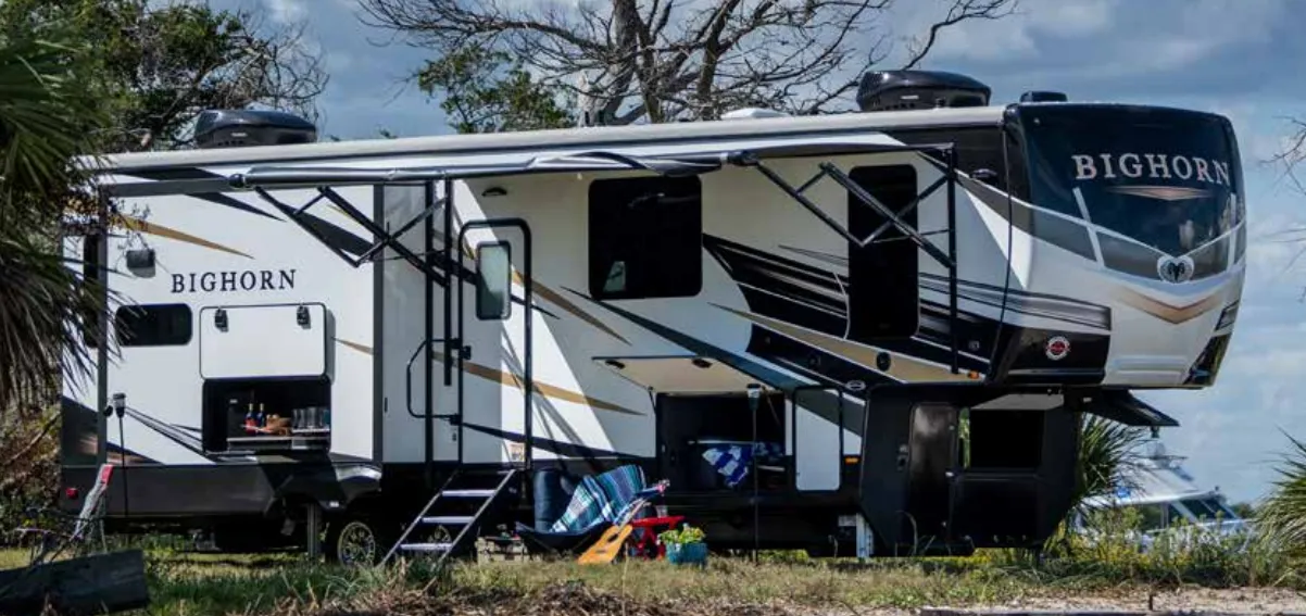 Heartland Bighorn 3502SB exterior