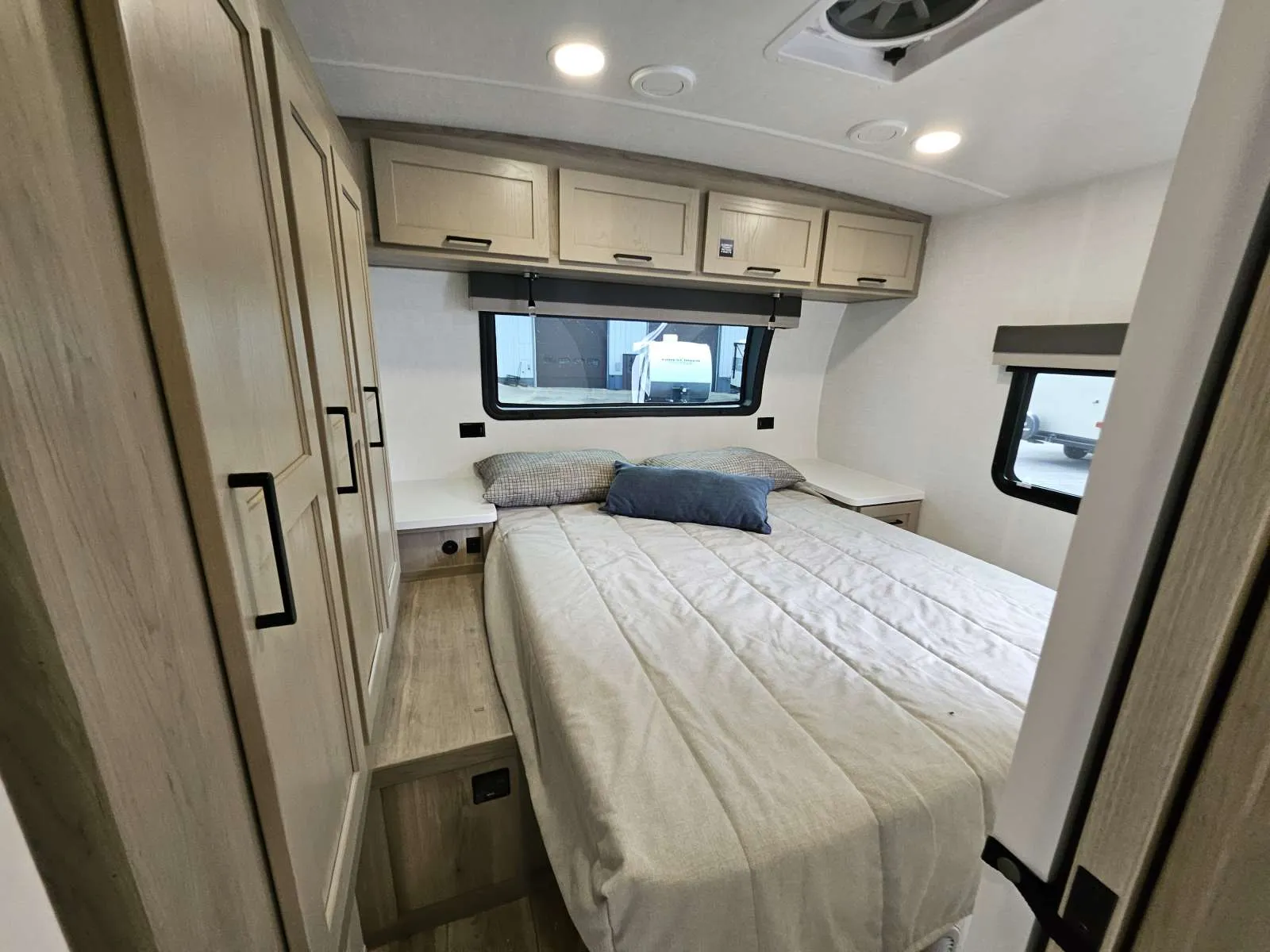 2026 Forest River Flagstaff Micro Lite 25BSDS — Photo 6