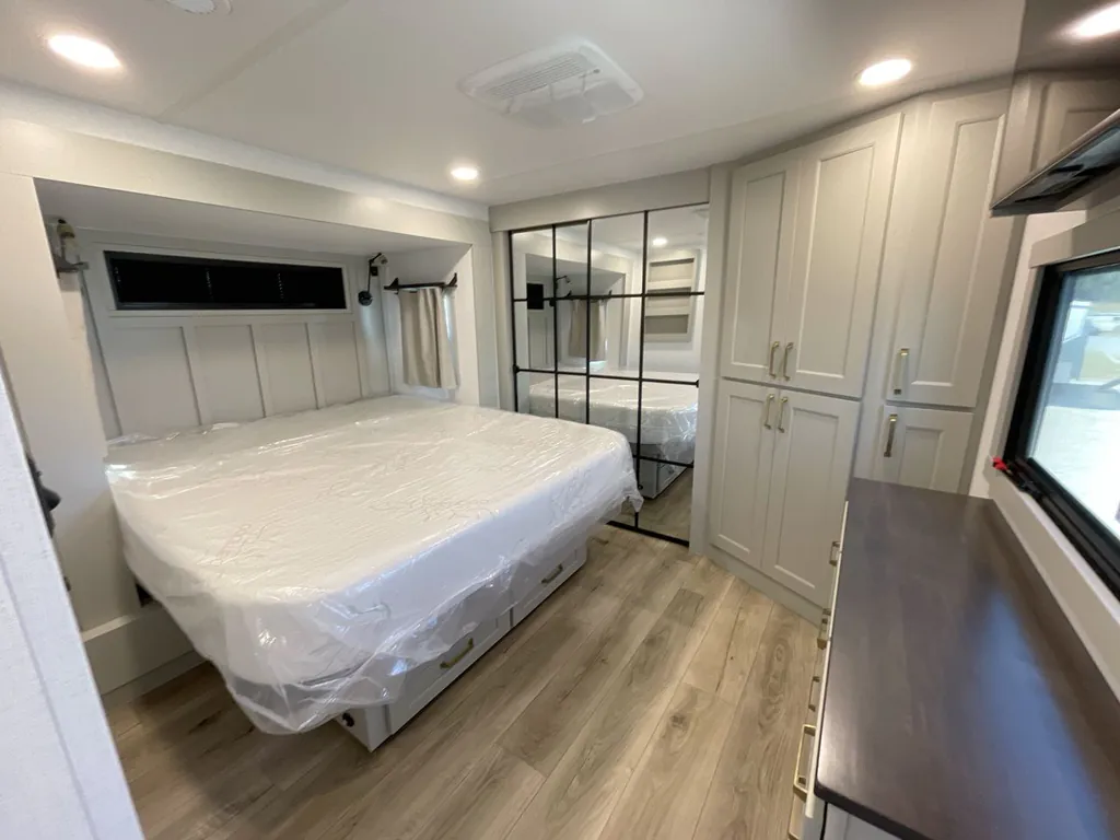 2026 Brinkley Model G 3950, Photos photo 29