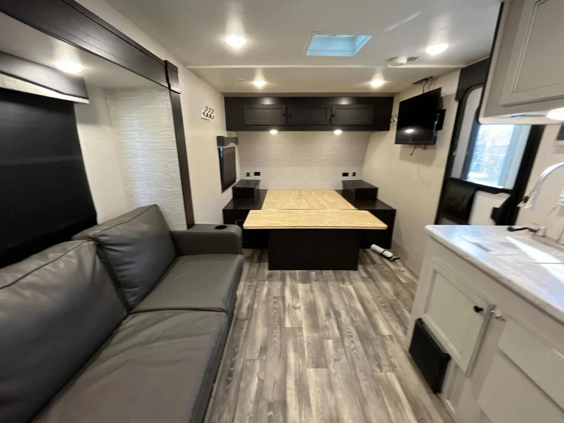 2022 Highland Ridge Range Lite Air 18RBS — living area main