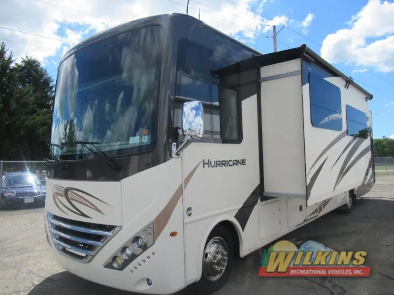 2019 Thor Motor Coach Hurricane 35M - Photo 4