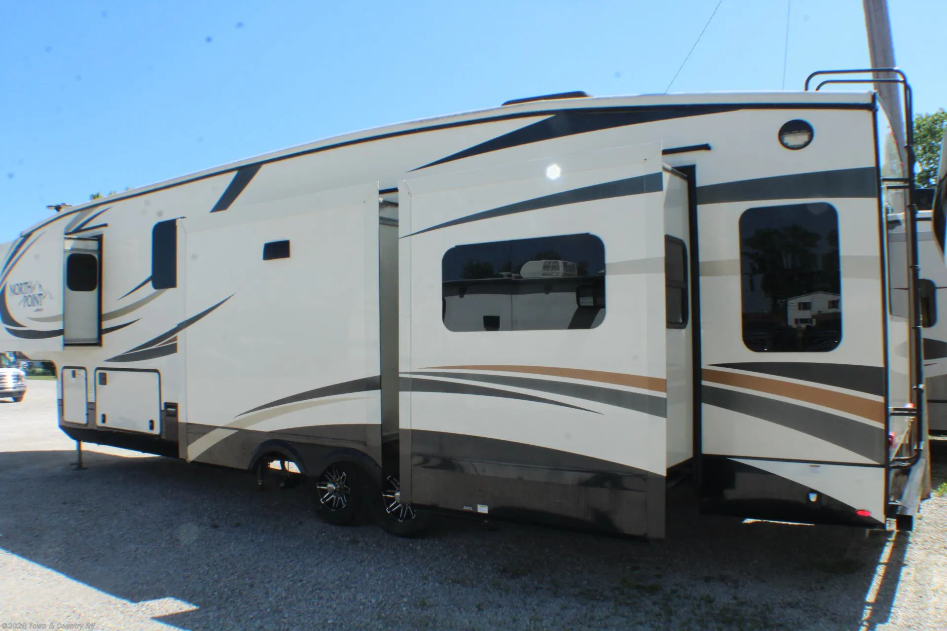 2017 Jayco North Point 351RSQS - Photo 3