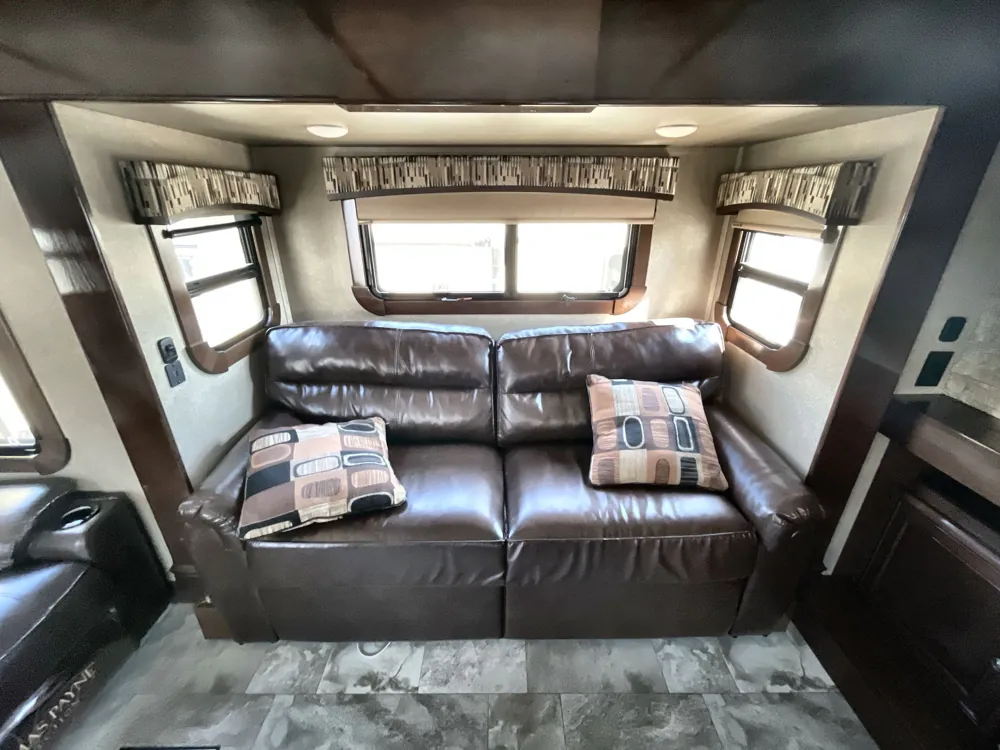 2019 crossroads Redwood 3941FL — living area main