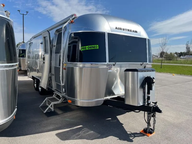 2023 Airstream Flying Cloud 25RB - Photo 2