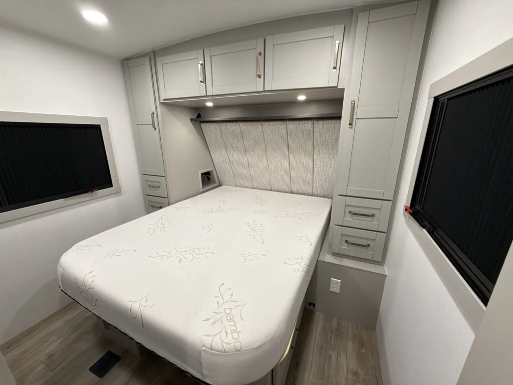 2025 Brinkley Model Z AIR 295, Photos photo 24