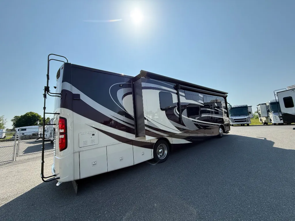2015 Forest River RV Berkshire 38A, Photos photo 7