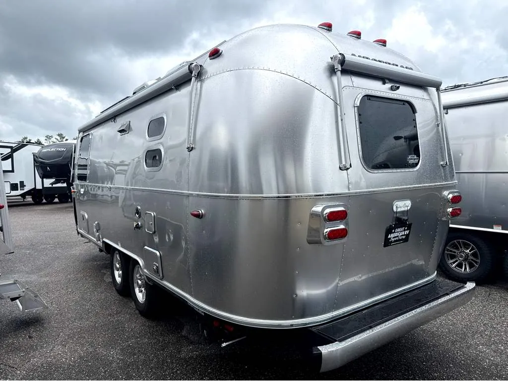 2026 Airstream Flying Cloud 23FB - Photo 4