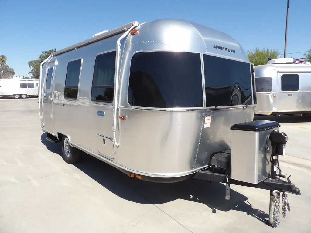 2025 Airstream Bambi 22FB - Photo 2
