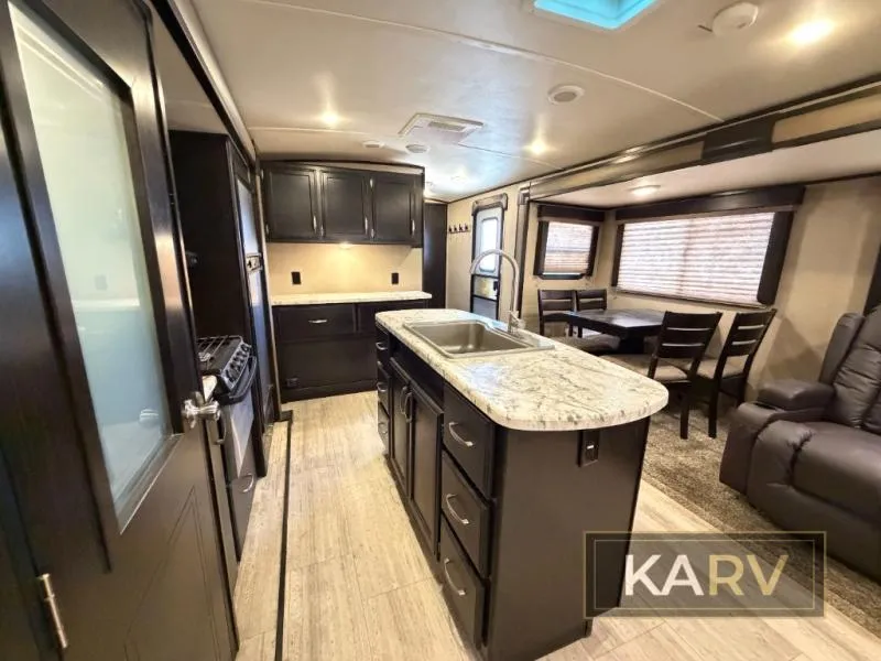 2017 Grand Design Imagine 2950RL - Photo 4
