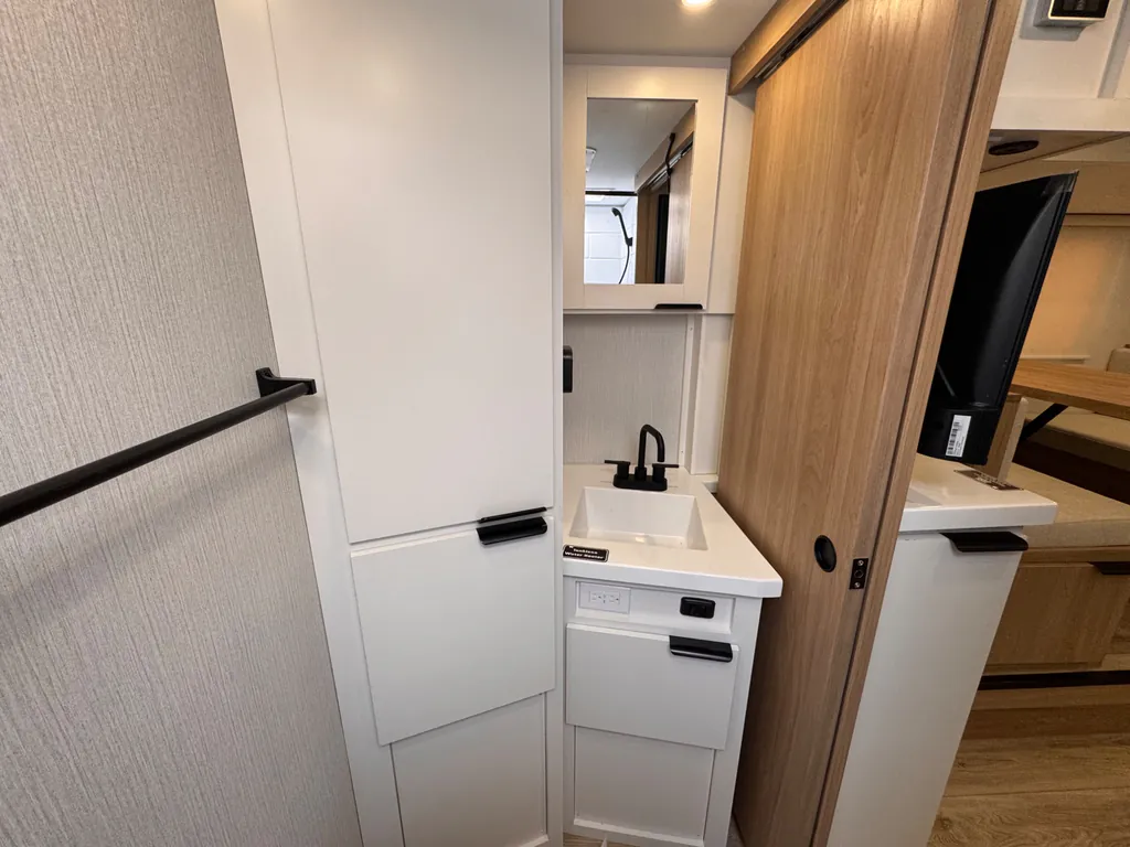 2027 Winnebago Micro Minnie 2108DS, Photos photo 10