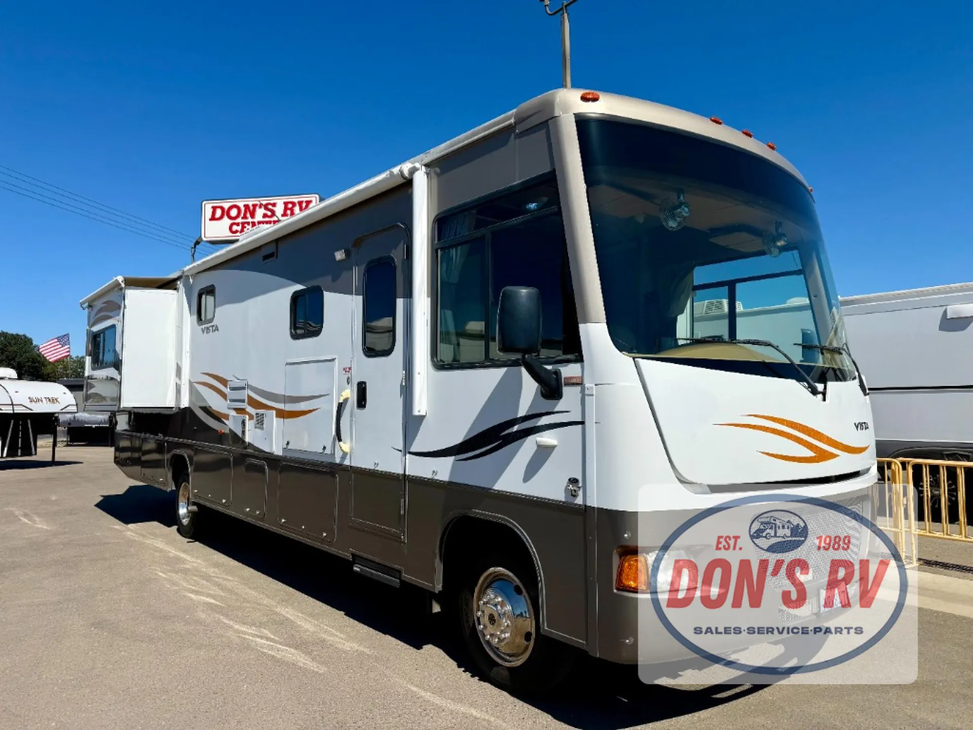 2011 Winnebago Vista 35F - Photo 2
