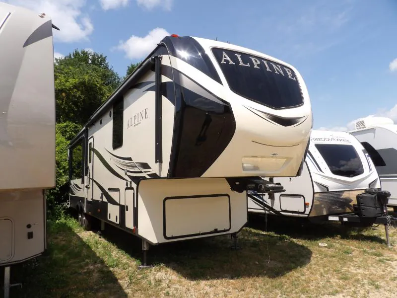2019 Keystone Alpine 3650RL - Photo 2