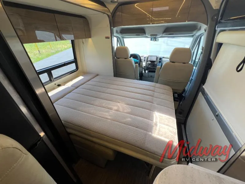 2018 Winnebago Era 70M - Photo 4