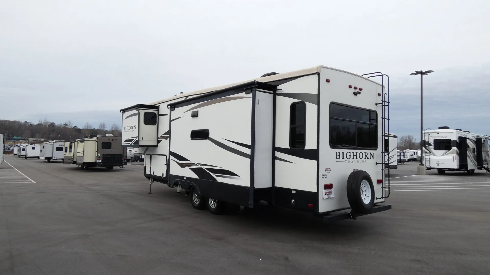 2020 Heartland Bighorn Traveler 32RS - Photo 4
