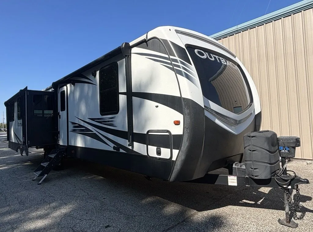 2020 Keystone Outback 328RL - Photo 2