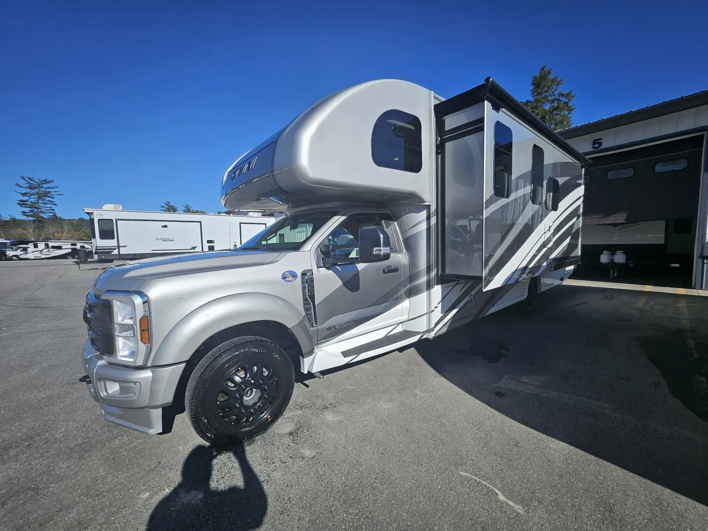 2025 Thor Motor Coach Omni XG32 - Photo 4