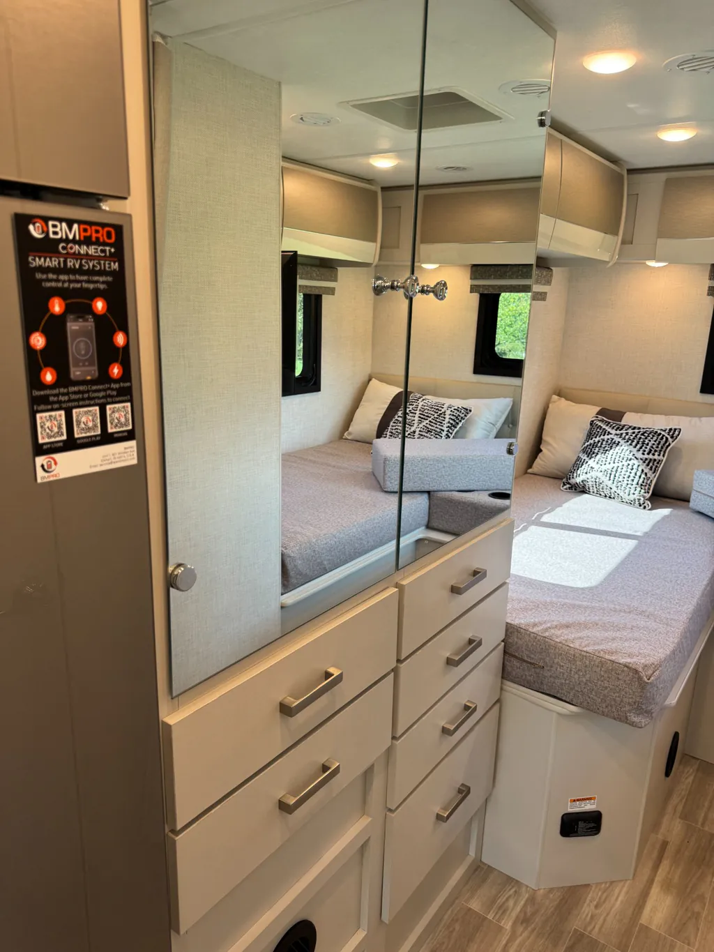 2026 Thor Motor Coach Axis 26.2, Photos photo 31