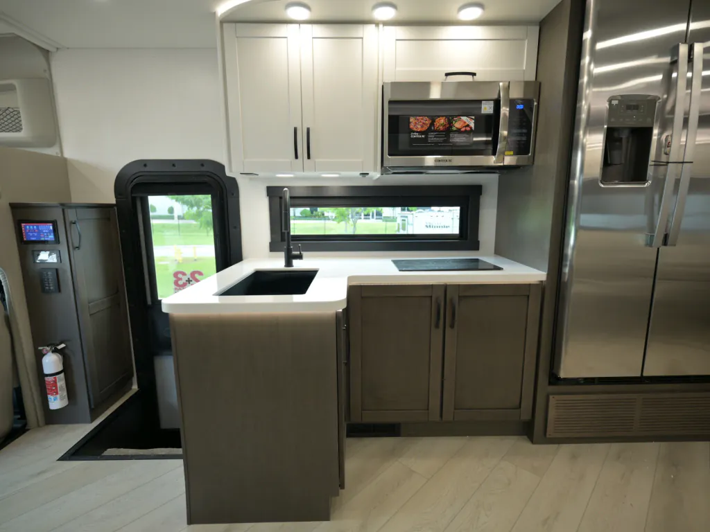 2027 Entegra Coach Accolade 37K, Photos photo 7