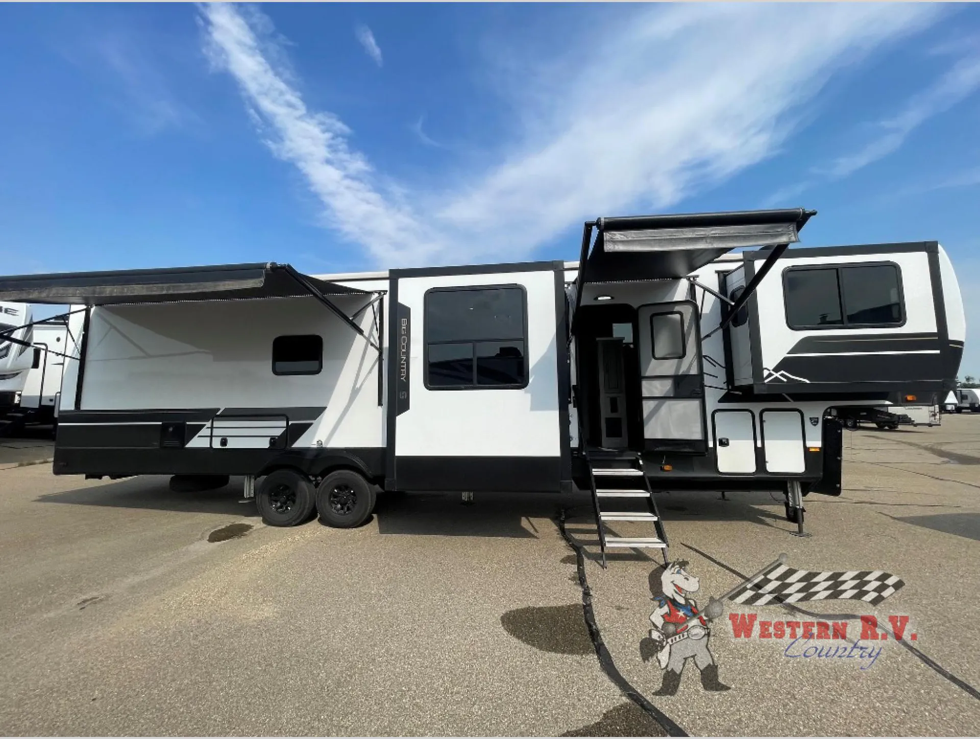 2024 Heartland Big Country 3905FL - Photo 2