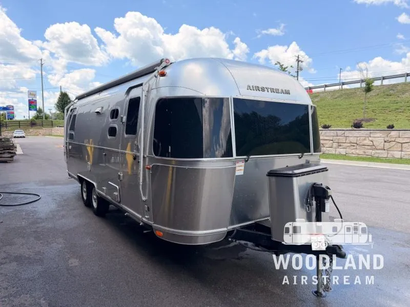2022 Airstream Flying Cloud 25RB - Photo 2