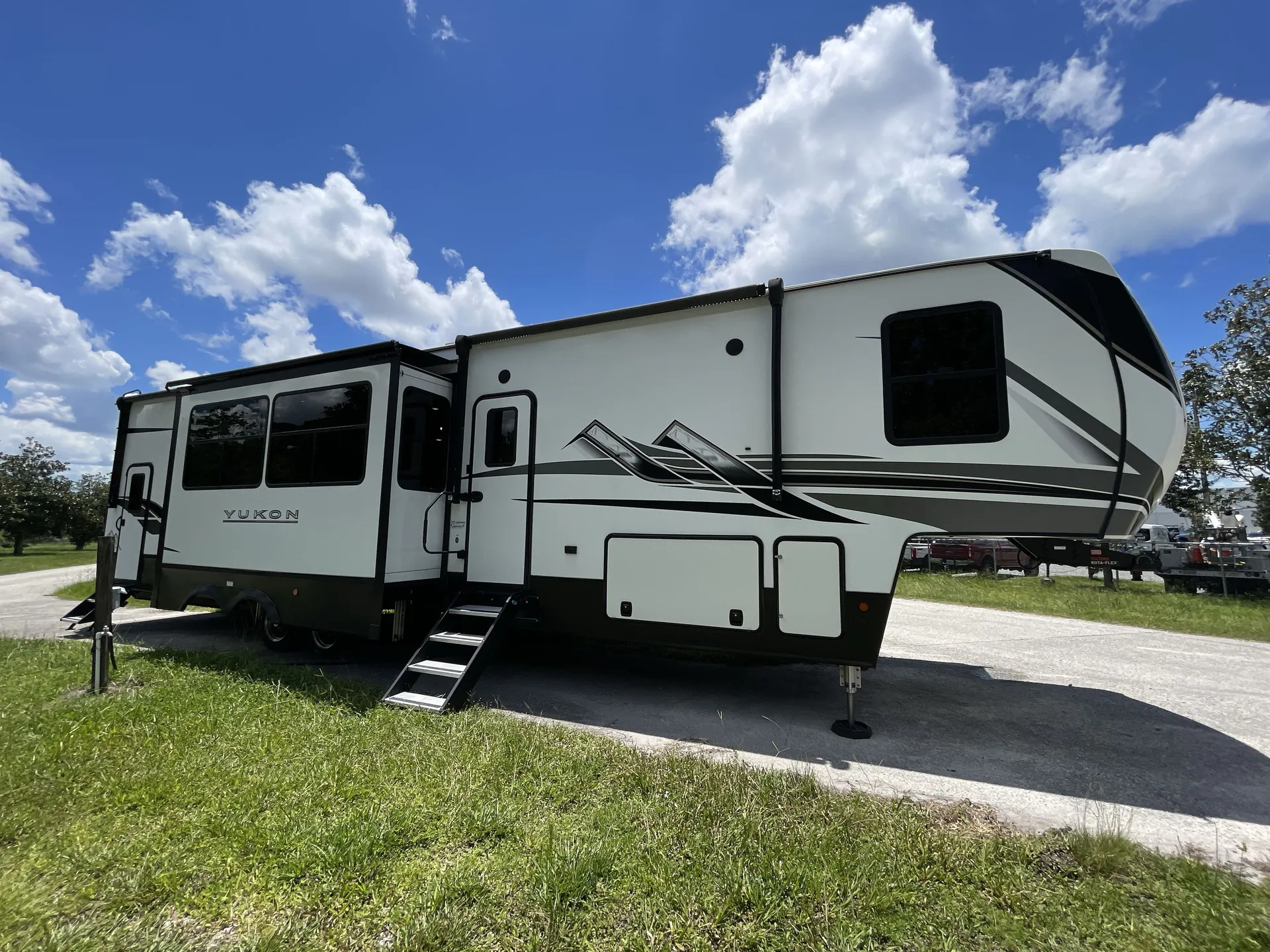 2023 dutchmen Yukon 412DB - Photo 2