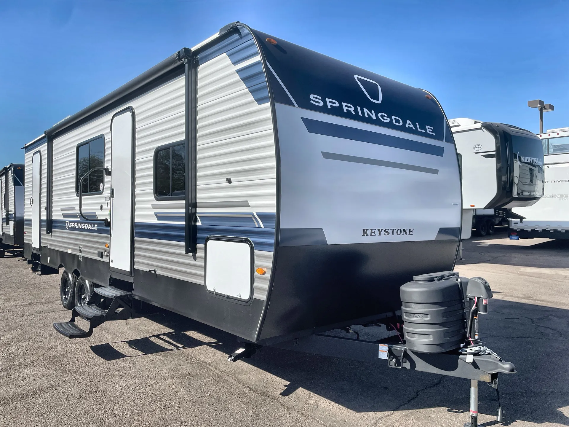 2025 Alliance RV Valor 36V11 - Photo 2