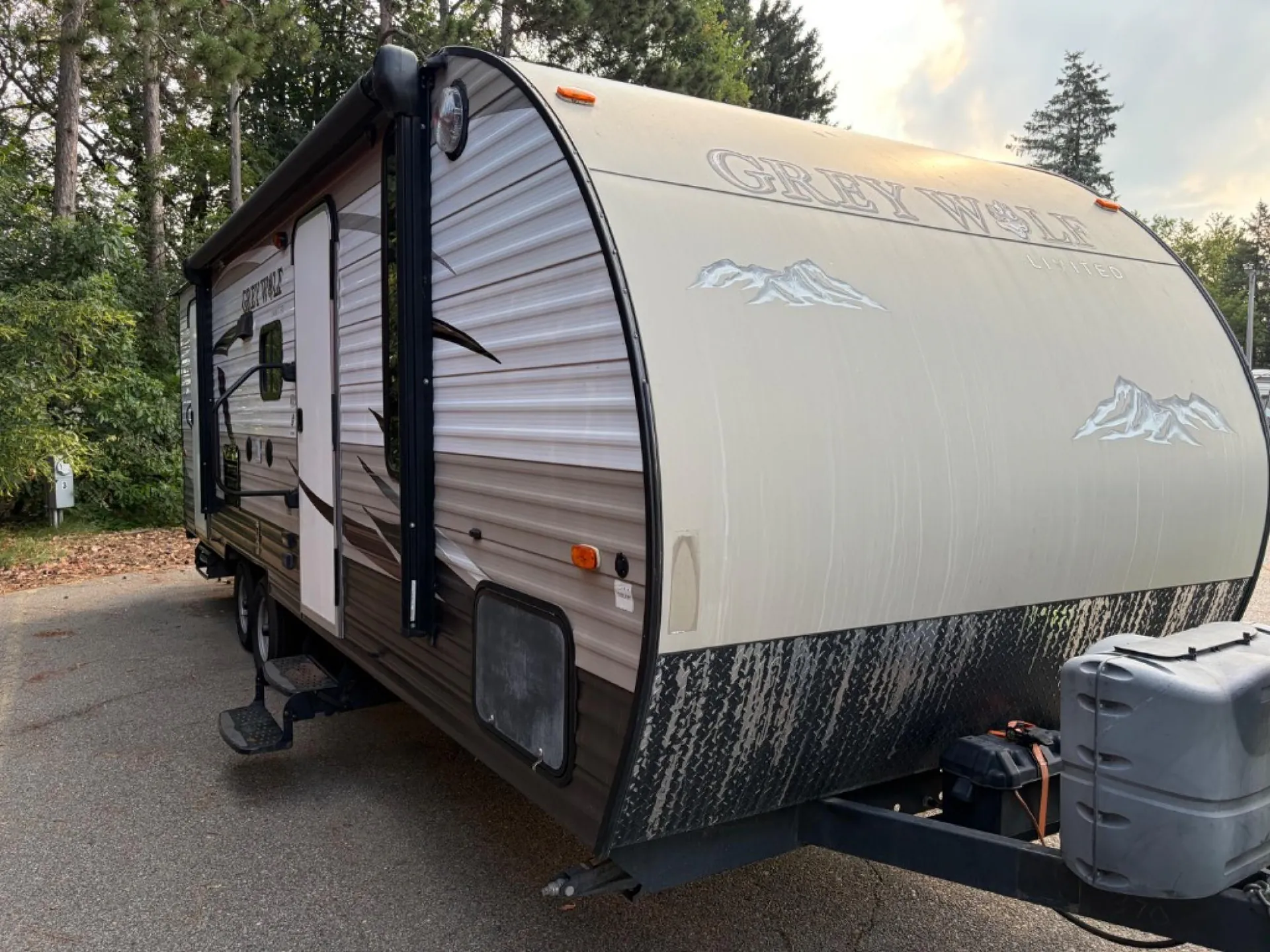 2016 Forest River Cherokee Grey Wolf 23DBH - Photo 2