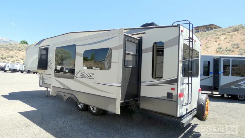 2016 Keystone Cougar 303RLS - Photo 4