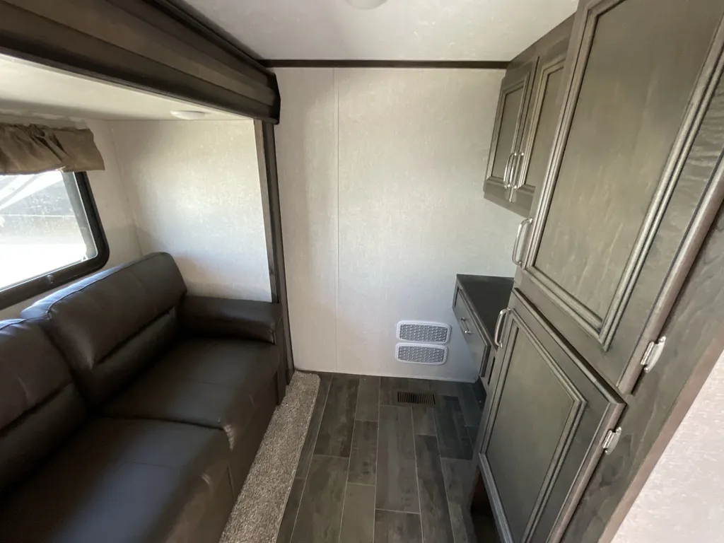 2018 Keystone Montana High Country 385BR, Photos photo 22