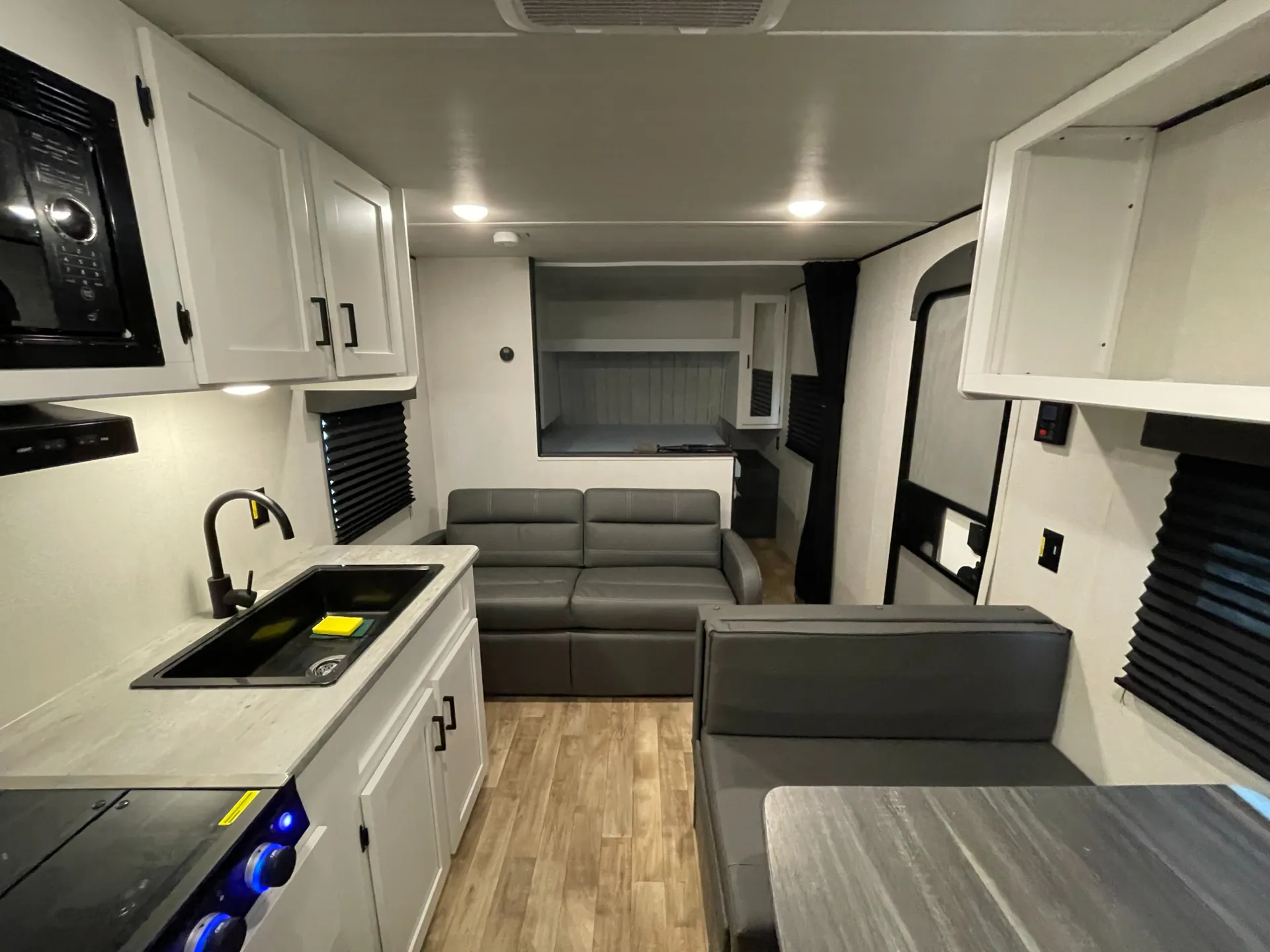 2024 Keystone Hideout Sport 240BH - Photo 3