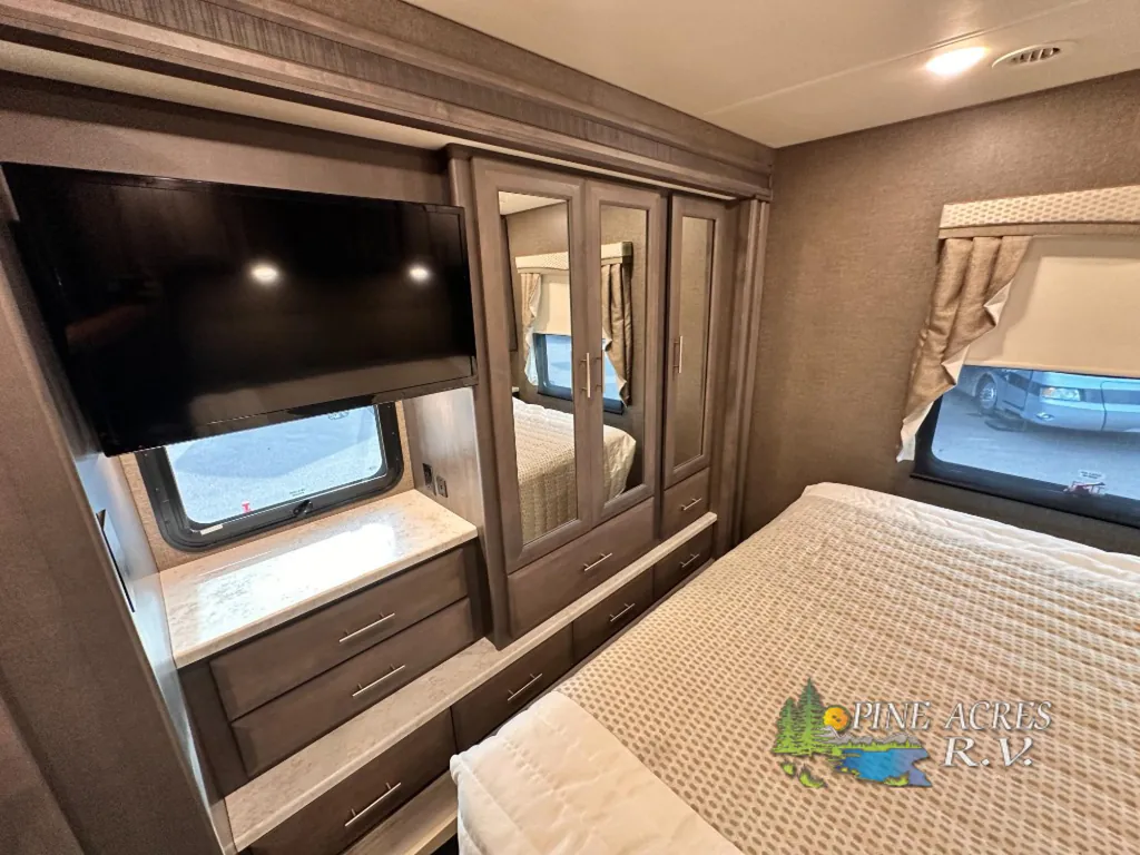 2022 Thor Motor Coach Challenger 35MQ, Photos photo 44