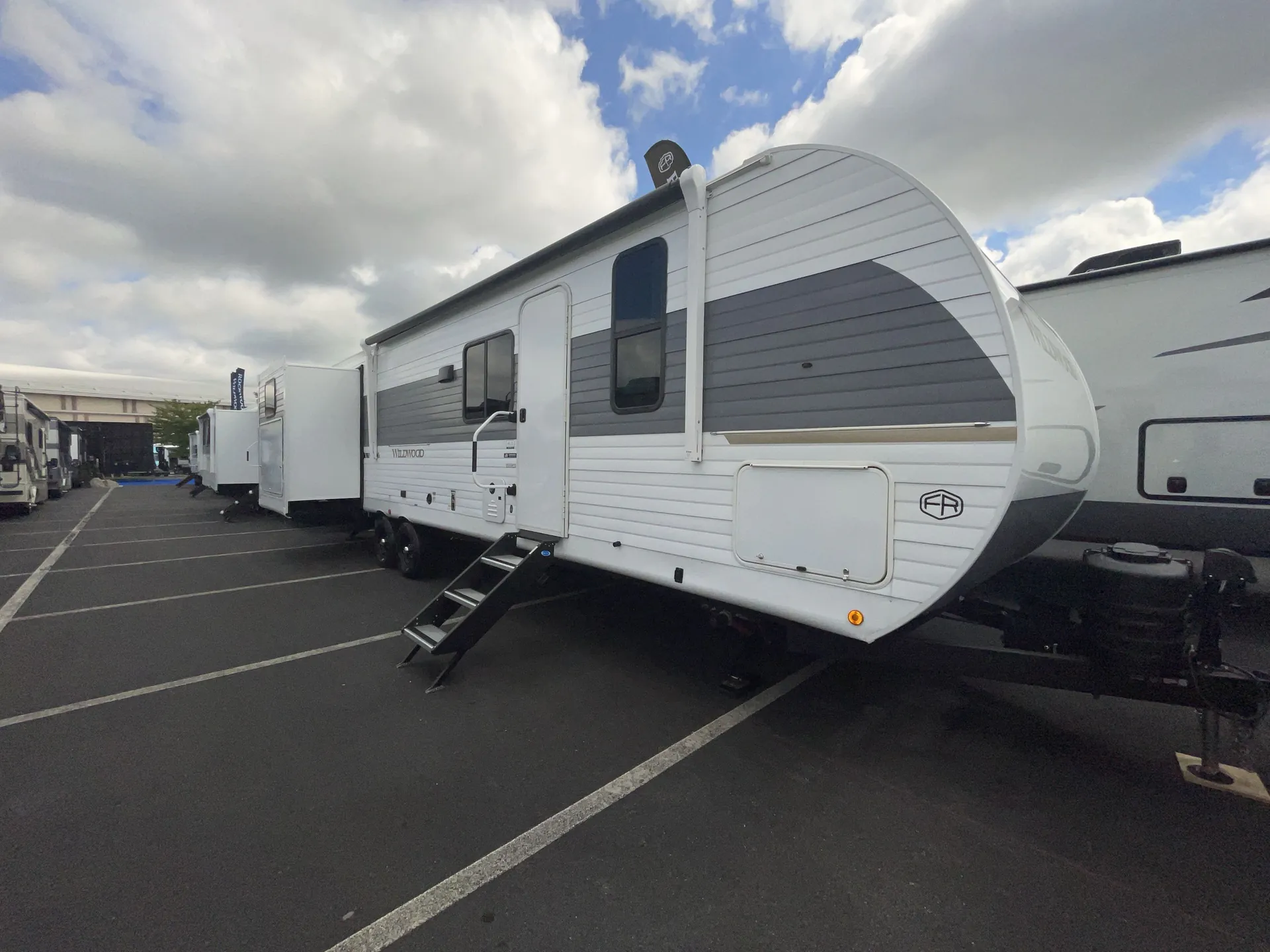 2027 Forest River Wildwood 31KQBTS — off campside