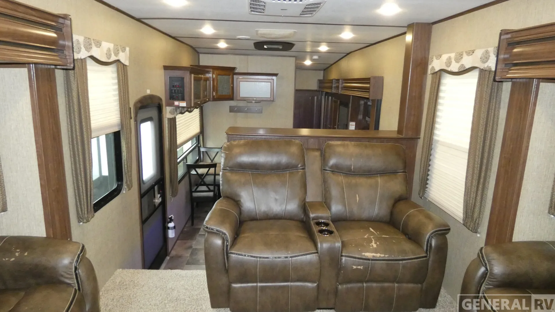 2017 Keystone Sprinter 334FWFLS - Photo 3