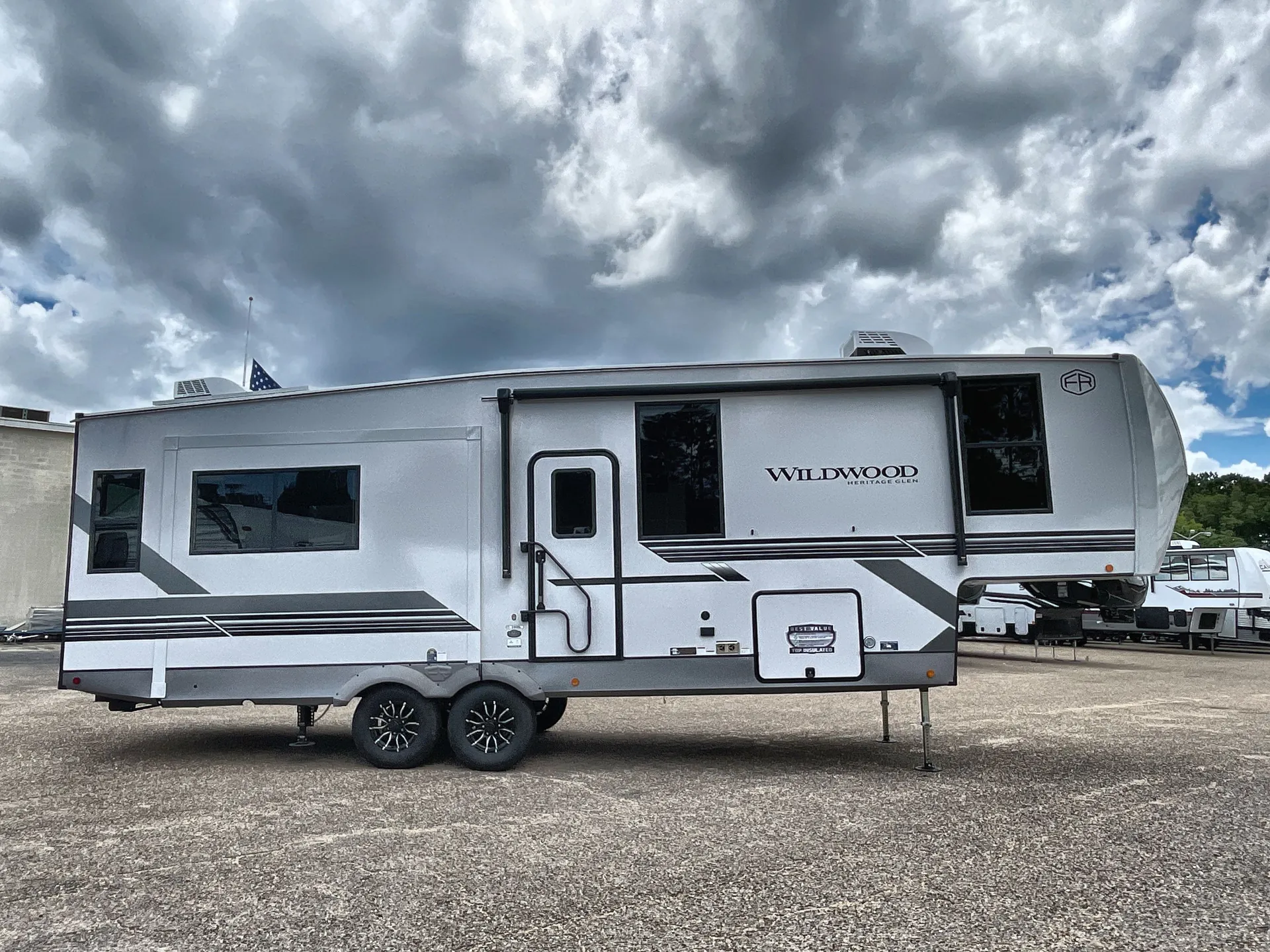 2027 Forest River Wildwood Heritage Glen 286RL — campside