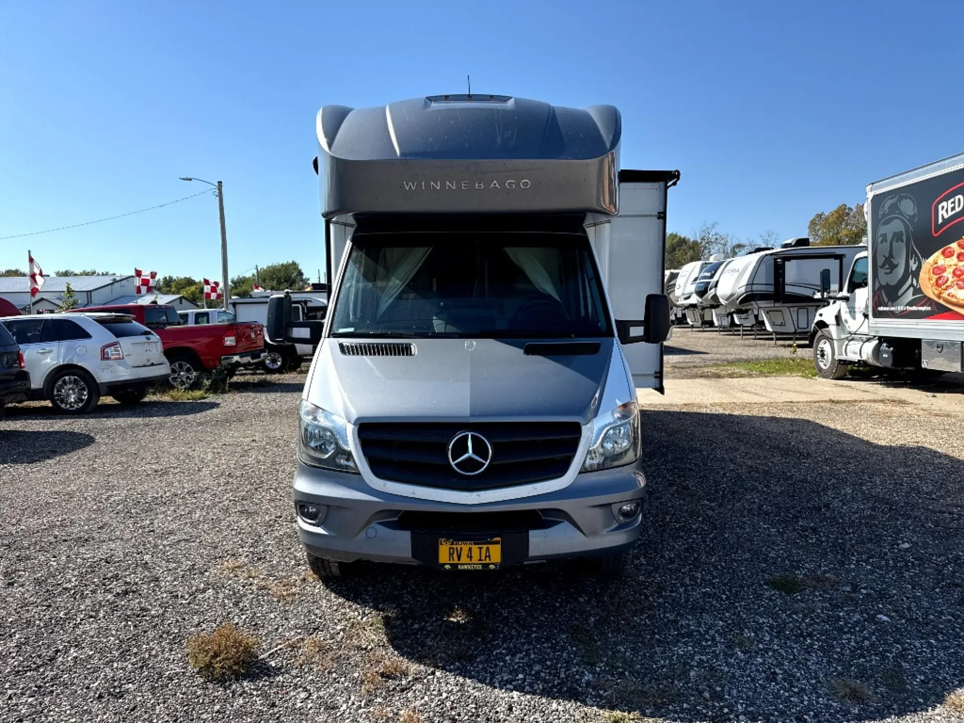 2018 Winnebago Navion 24J - Photo 3